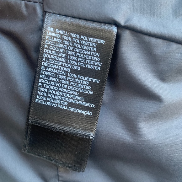 The North Face Black Puffer Vest - Picture 6 of 6